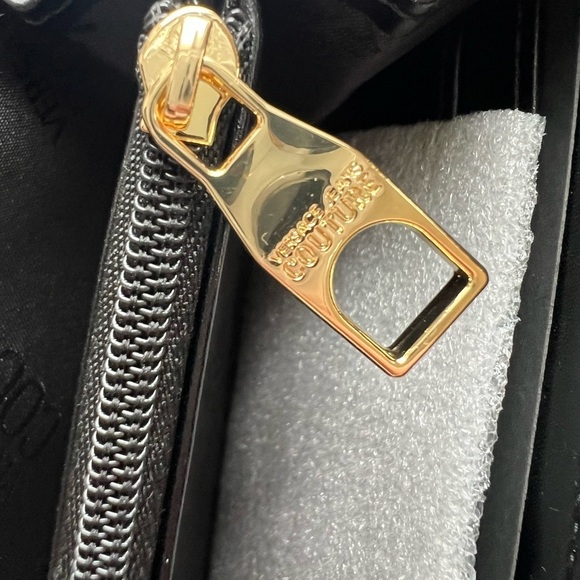 VERSACE JEANS COUTURE Zip Around Continental Wallet - Picture 4 of 5